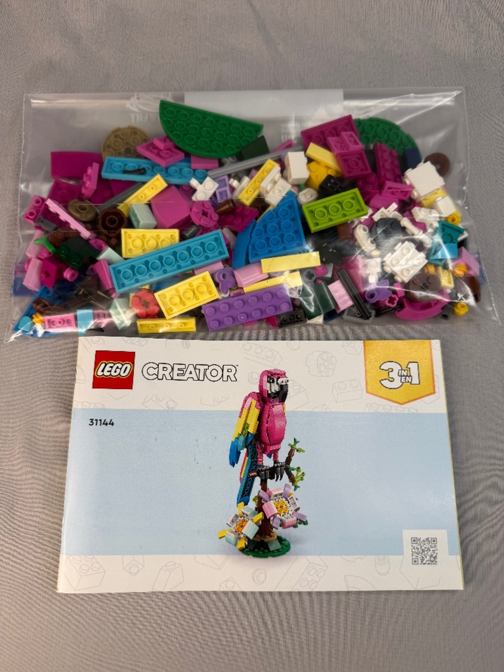 Lego Set – 31144 – 3-in-1 Exotic Pink Parrot